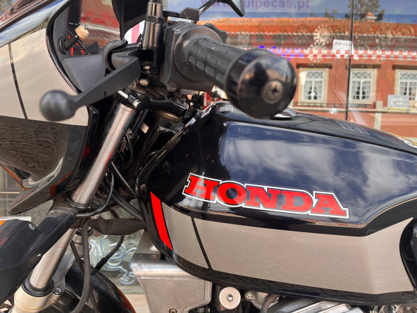 Honda CX650E (1988) – Um Ícone de Engenharia em Estado Clássico
