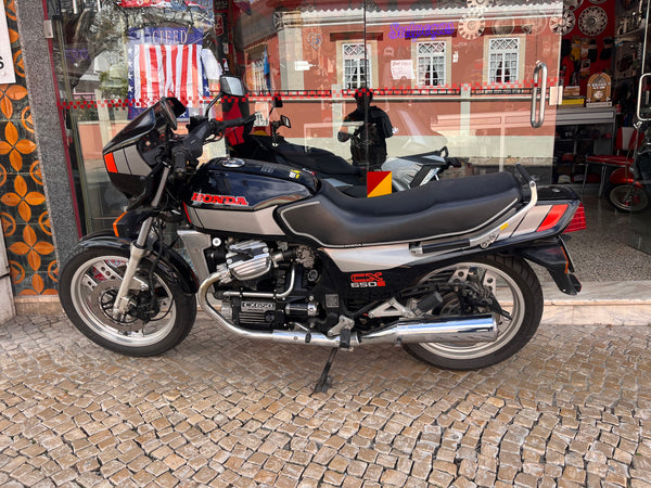 Honda CX650E (1988) – Um Ícone de Engenharia em Estado Clássico
