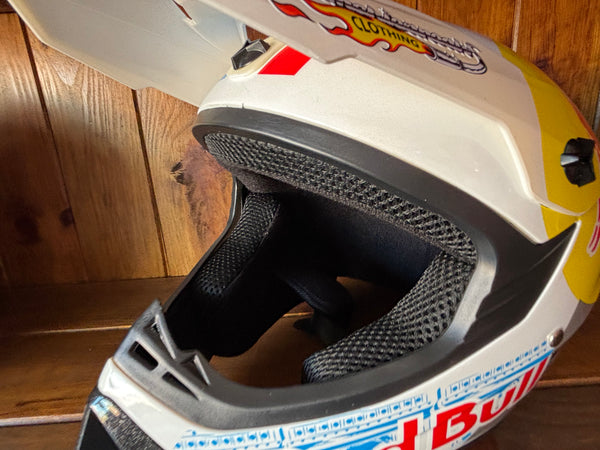 Capacete Red Bull Motocross Bmx Downhill Skate Radical Sports Helmet