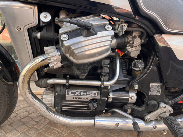 Honda CX650E (1988) – Um Ícone de Engenharia em Estado Clássico