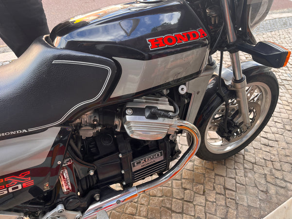 Honda CX650E (1988) – Um Ícone de Engenharia em Estado Clássico