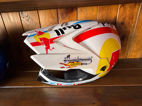 Capacete Red Bull Motocross Bmx Downhill Skate Radical Sports Helmet