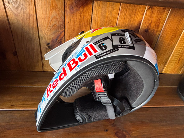 Capacete Red Bull Motocross Bmx Downhill Skate Radical Sports Helmet