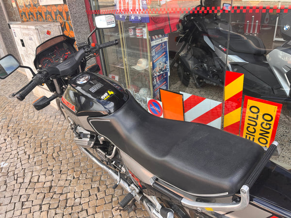 Honda CX650E (1988) – Um Ícone de Engenharia em Estado Clássico